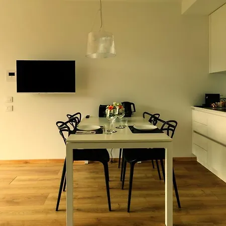 Mine House Hill- 2 Privat Parking! דירה טרנטו