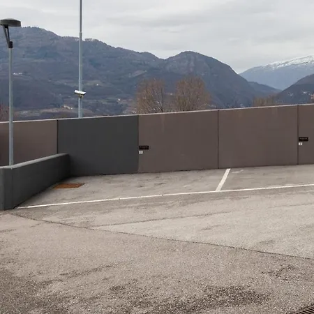 Mine House Hill- 2 Privat Parking! דירה